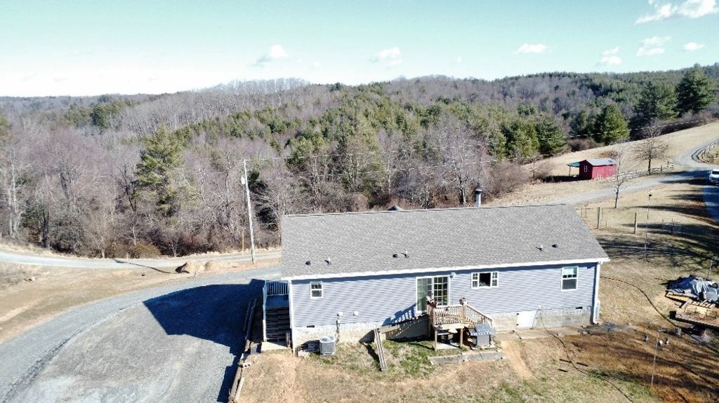 Photo of 195 Doe Ridge Ln, Galax, VA 24333 (MLS # 104531)