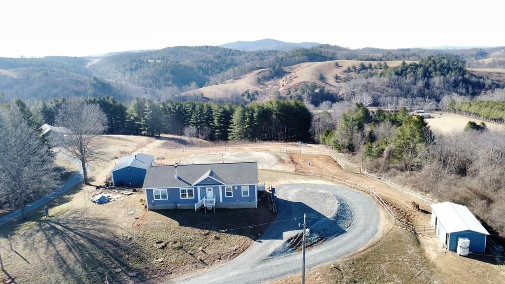 Photo of 195 Doe Ridge Ln, Galax, VA 24333 (MLS # 104531)