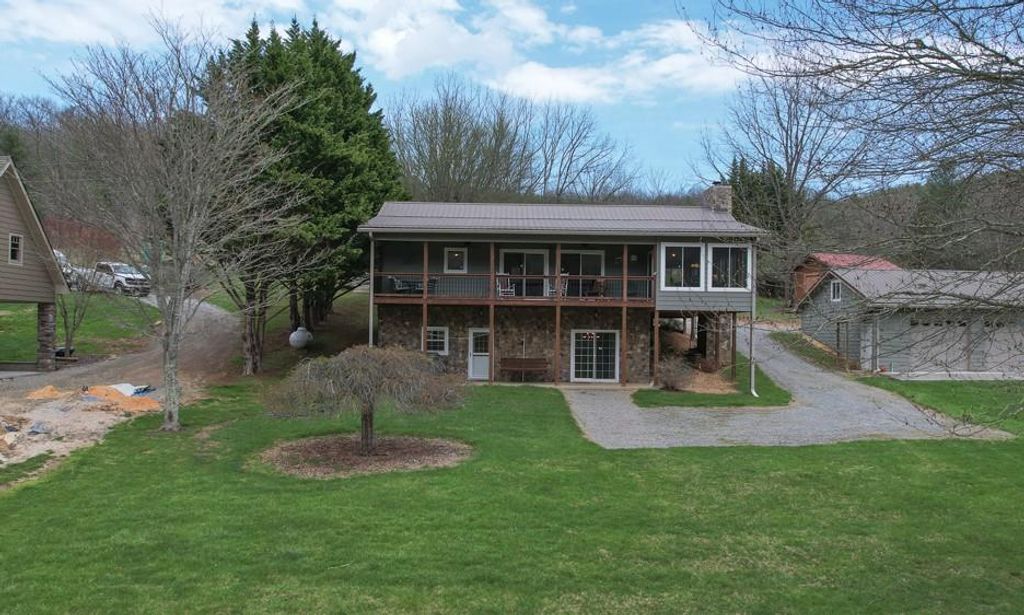 Photo of 1044 Jackson Drive, Piney Creek, NC 28663 (MLS # 109526)