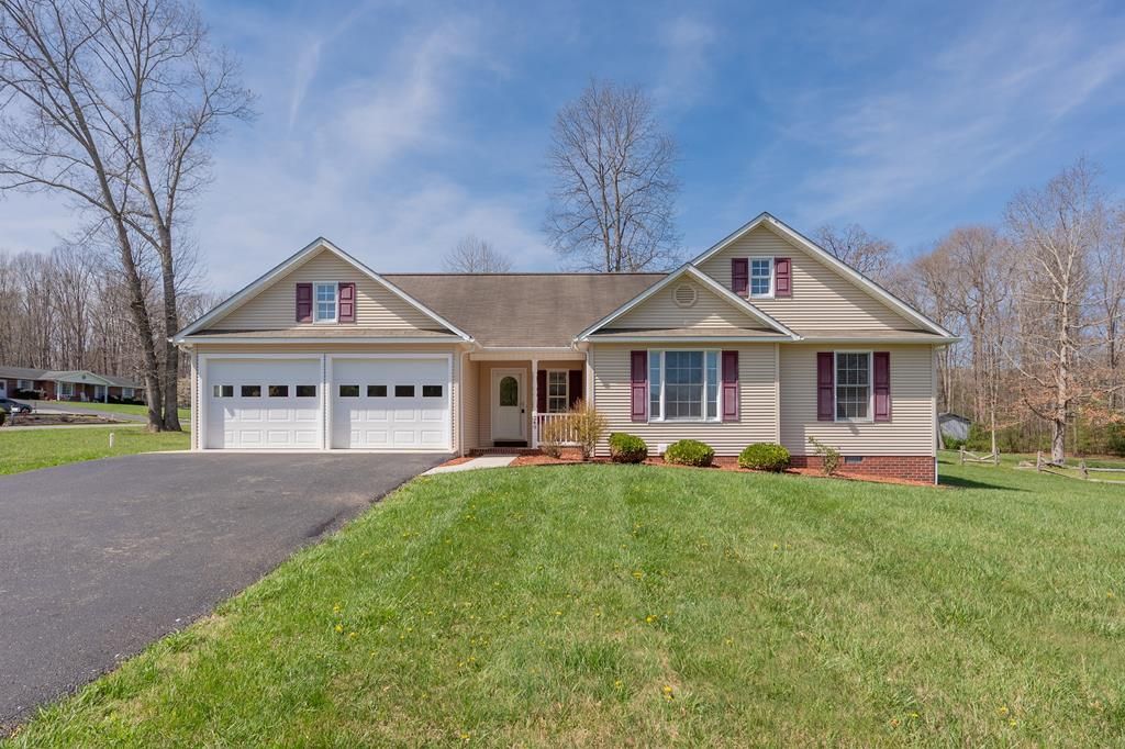 Photo of 249 N Brooke Elyse Ln, Max Meadows, VA 24360 (MLS # 109585)