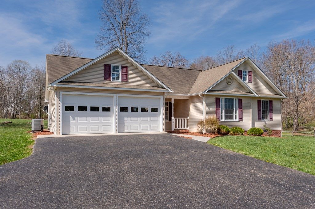 Photo of 249 N Brooke Elyse Ln, Max Meadows, VA 24360 (MLS # 109585)