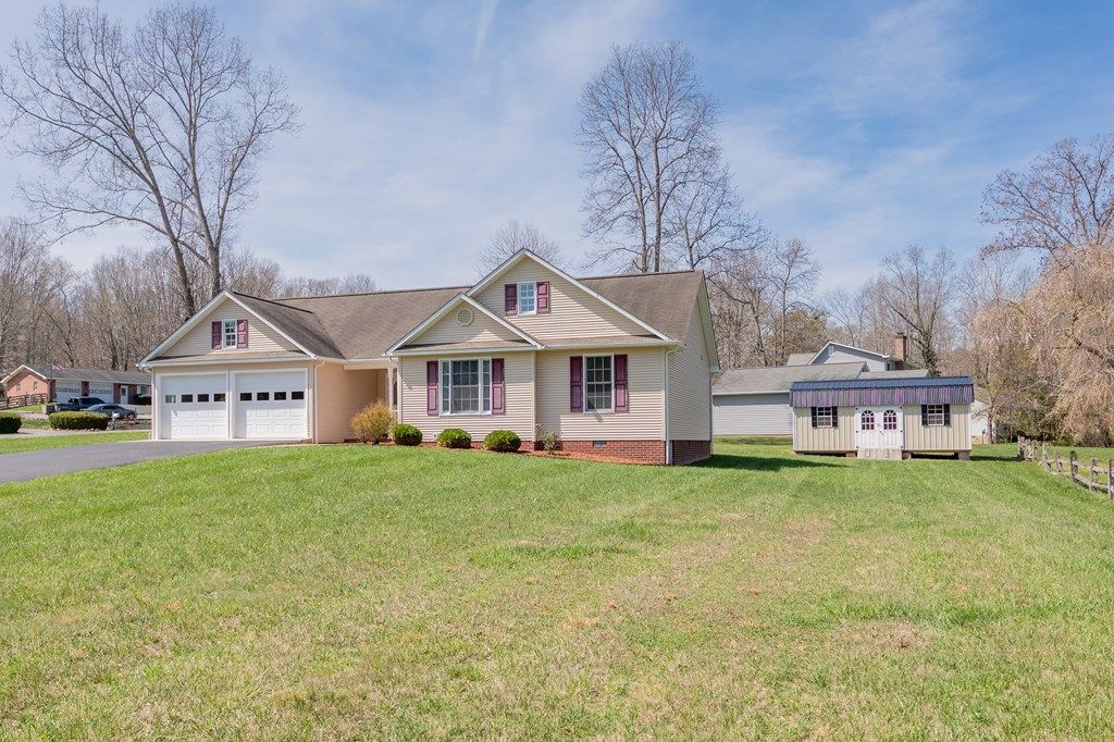 Photo of 249 N Brooke Elyse Ln, Max Meadows, VA 24360 (MLS # 109585)