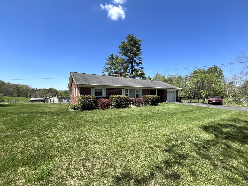 Photo of 1318 Coon Ridge Road, Hillsville, VA 24343 (MLS # 109696)
