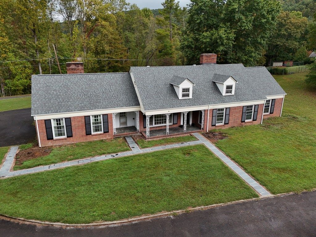 Photo of 137 McGuire Lane, Cedar Bluff, VA 24609 (MLS # 103606)