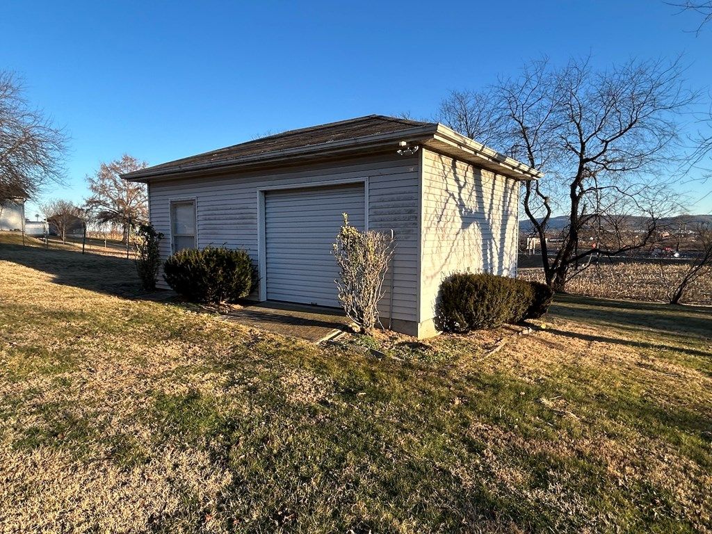 Photo of 185 Dogwood Drive, Wytheville, VA 24382 (MLS # 104626)