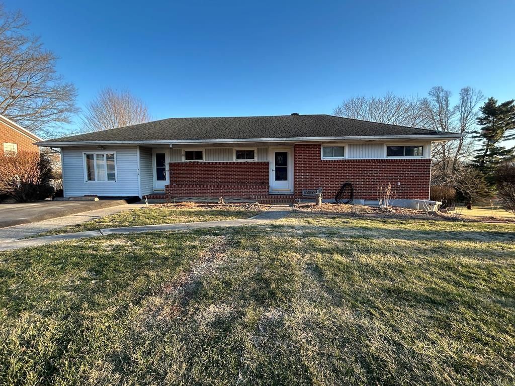 Photo of 185 Dogwood Drive, Wytheville, VA 24382 (MLS # 104626)