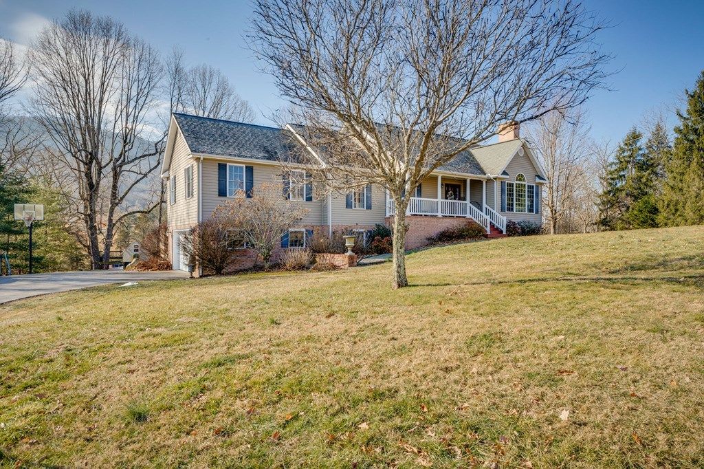 Photo of 127 Echo Lane, Lebanon, VA 24266 (MLS # 105818)