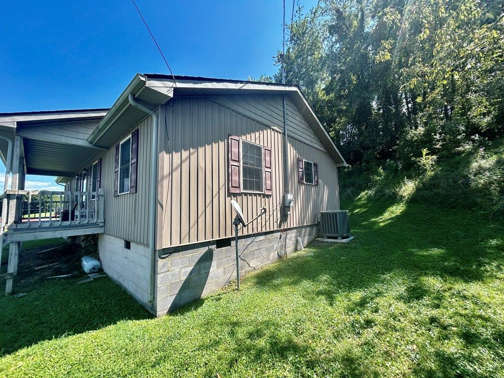 Photo of 816 Sunset Road, Rosedale, VA 24280 (MLS # 103461)