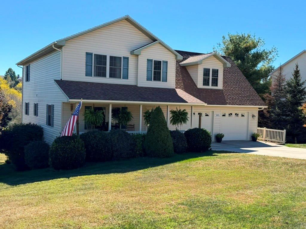 Photo of 505 Wytheview Drive, Wytheville, VA 24382 (MLS # 103761)