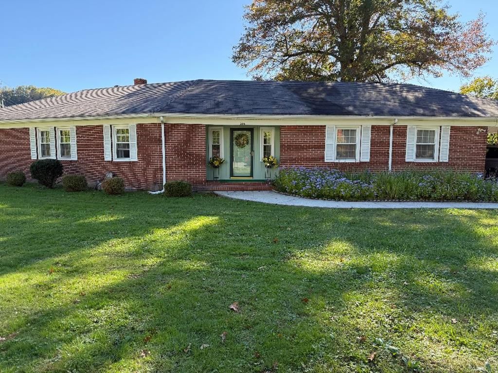 Photo of 206 Altizer Street, Richlands, VA 24641 (MLS # 103716)