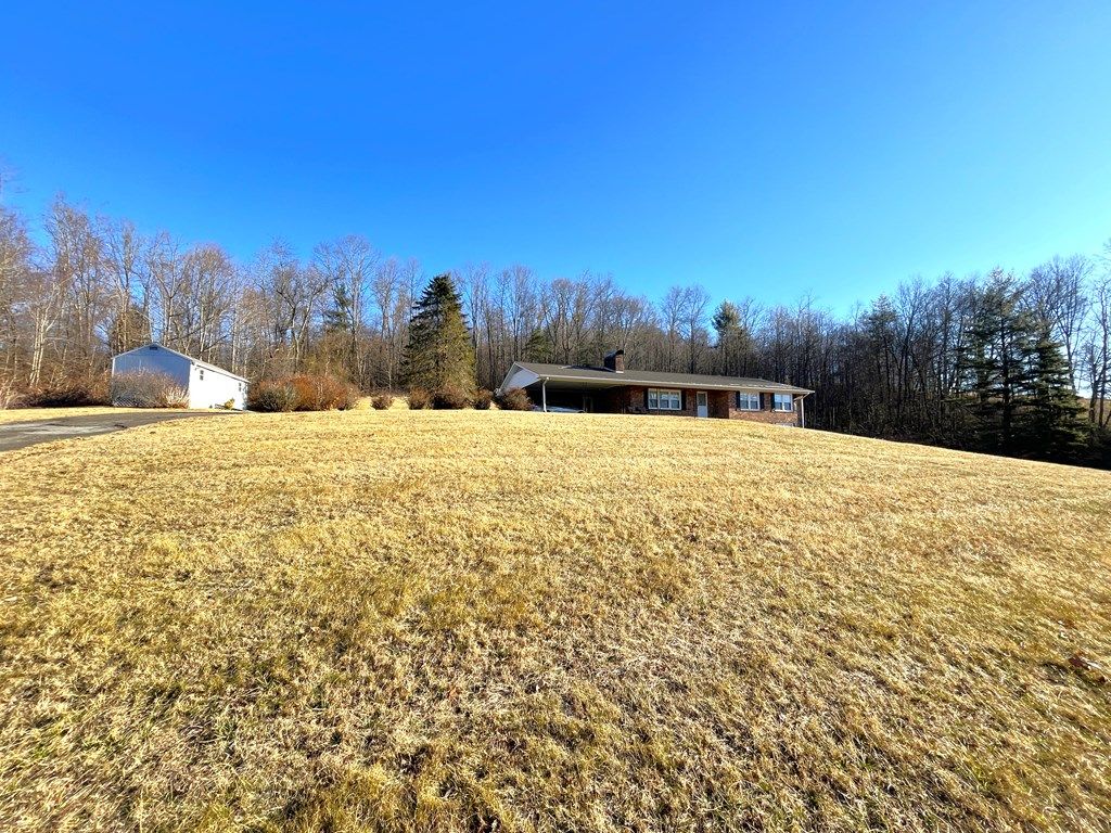 Photo of 947 Bellspur Road, Laurel Fork, VA 24352 (MLS # 104623)