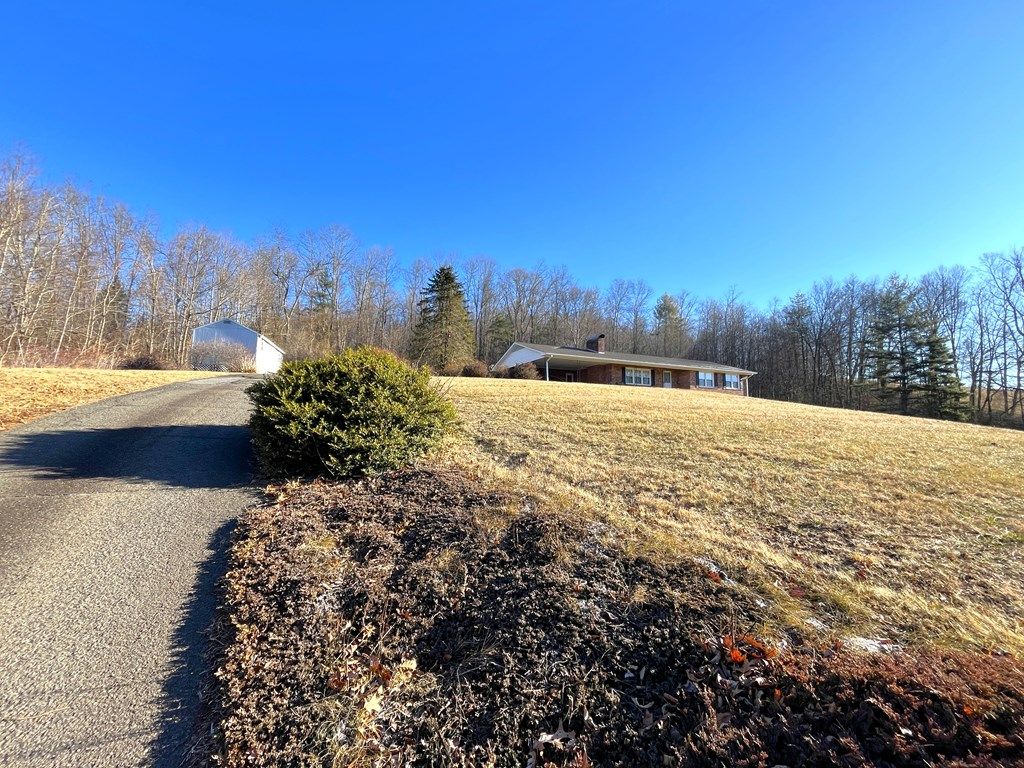 Photo of 947 Bellspur Road, Laurel Fork, VA 24352 (MLS # 104623)