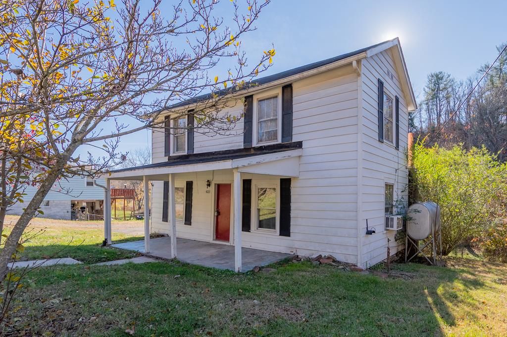 Photo of 4033 Brookmont Road, Pulaski, VA 24301 (MLS # 104168)