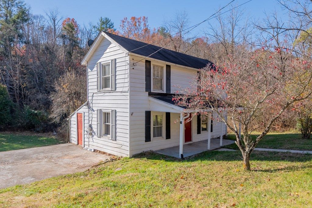 Photo of 4033 Brookmont Road, Pulaski, VA 24301 (MLS # 104168)