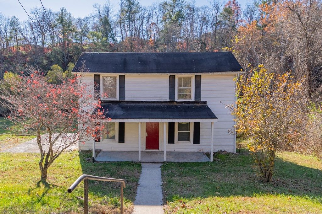 Photo of 4033 Brookmont Road, Pulaski, VA 24301 (MLS # 104168)