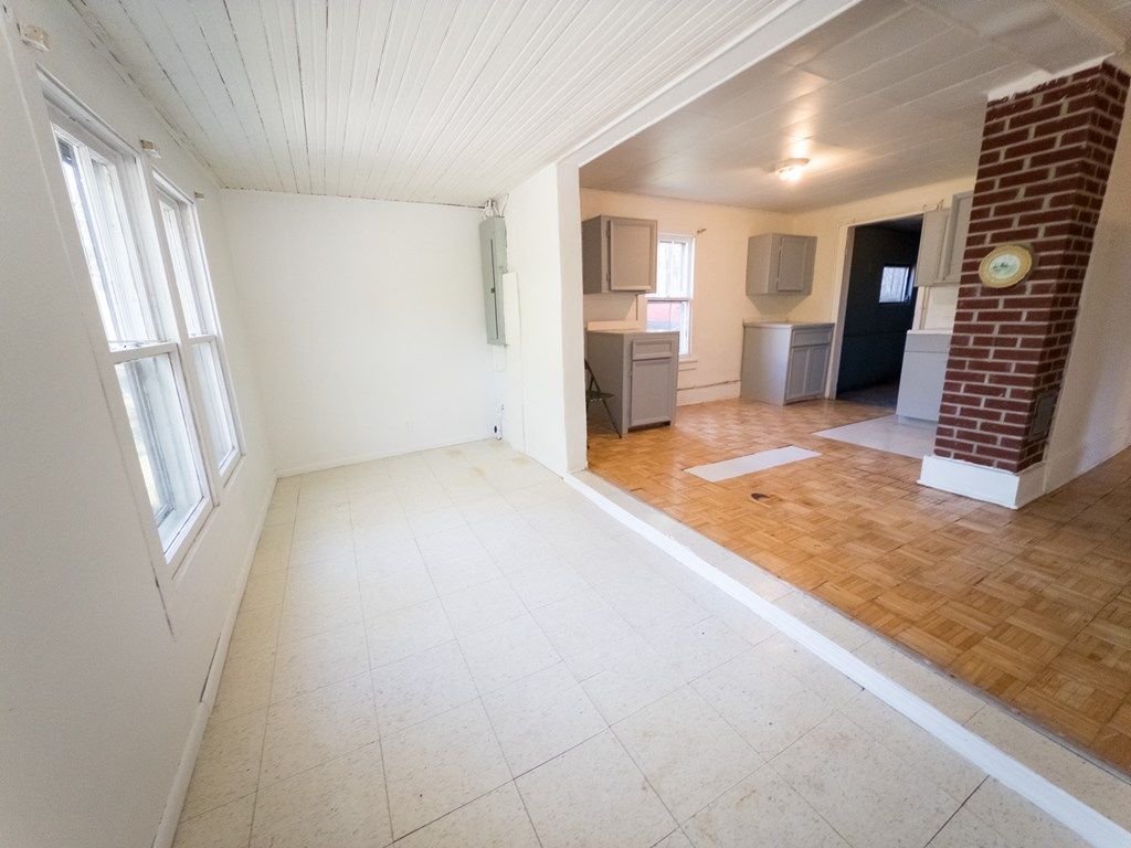 Photo of 118 E Orange St, Marion, VA 24354 (MLS # 103819)