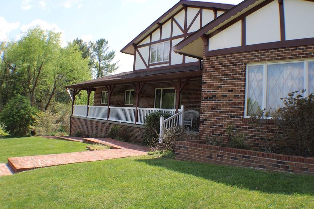 Photo of 161 Valley Dr, Richlands, VA 24641 (MLS # 110054)