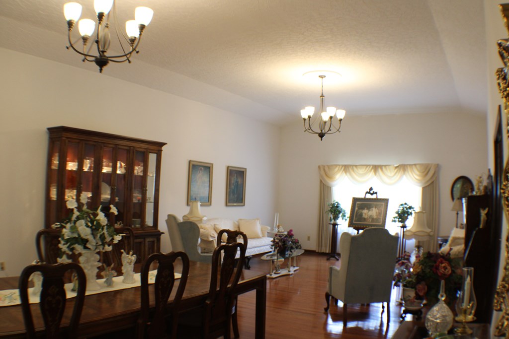 161 Valley Dr