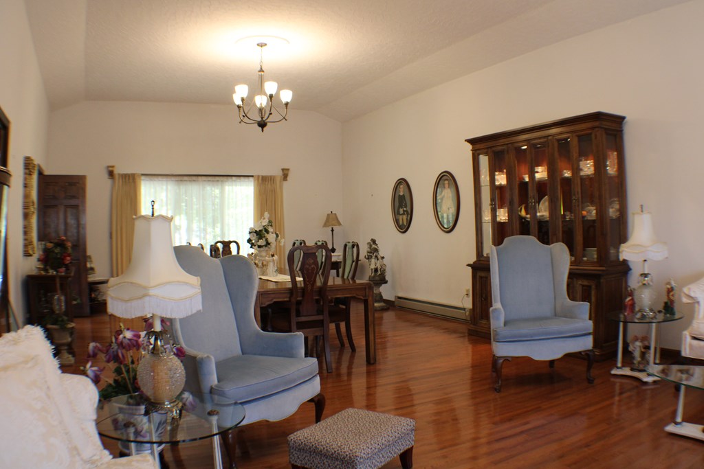 161 Valley Dr