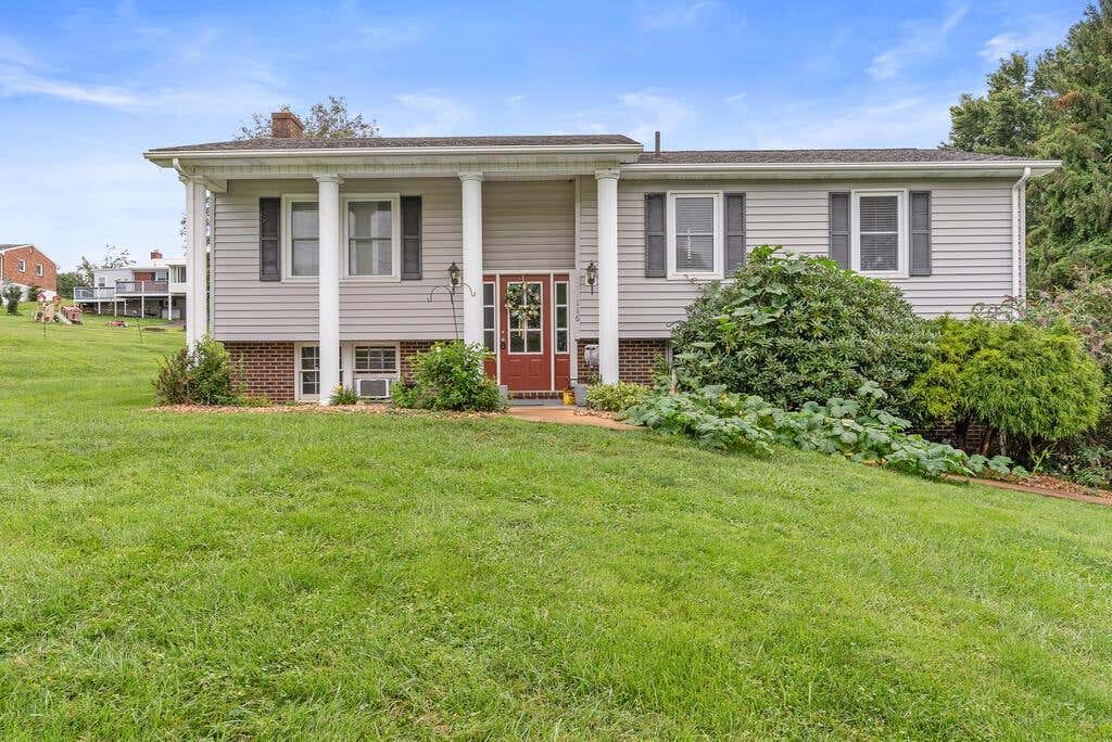 Photo of 116 Sherry Ln, Galax, VA 24333 (MLS # 111615)