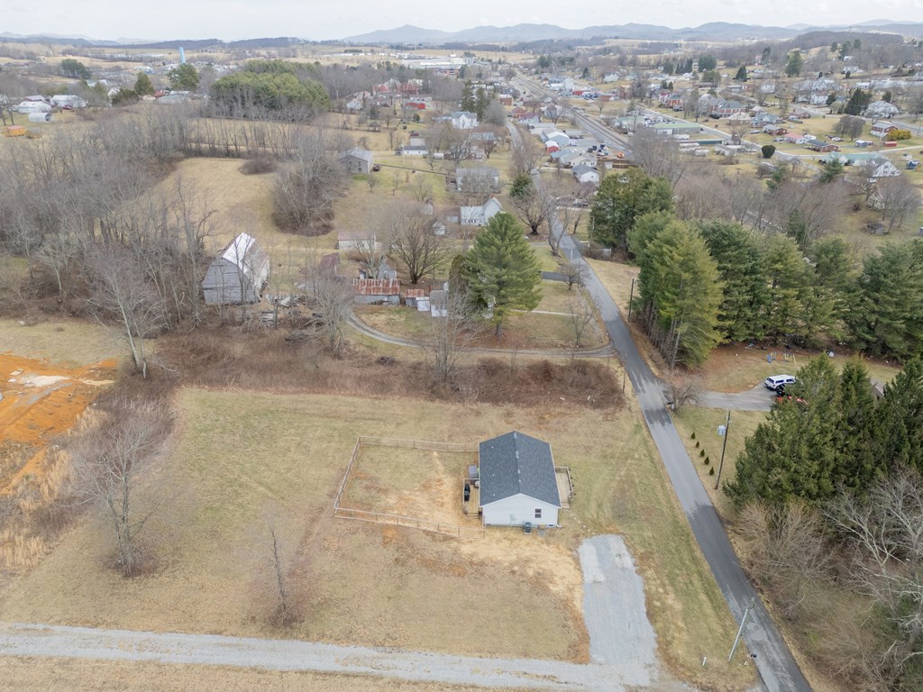 Rural Retreat, Virginia 24368, United States, 3 Bedrooms Bedrooms, ,2 BathroomsBathrooms,Residential,Contingent,85984