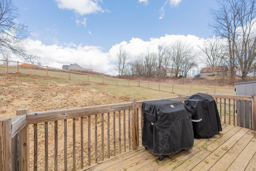 Rural Retreat, Virginia 24368, United States, 3 Bedrooms Bedrooms, ,2 BathroomsBathrooms,Residential,Contingent,85984