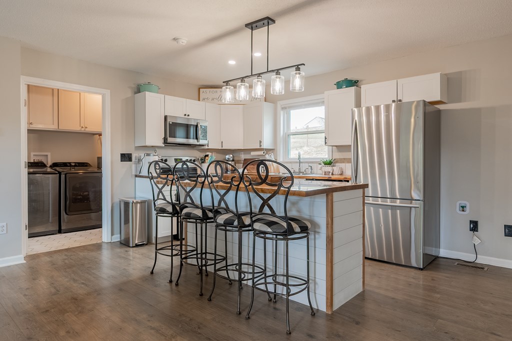 Rural Retreat, Virginia 24368, United States, 3 Bedrooms Bedrooms, ,2 BathroomsBathrooms,Residential,Contingent,85984