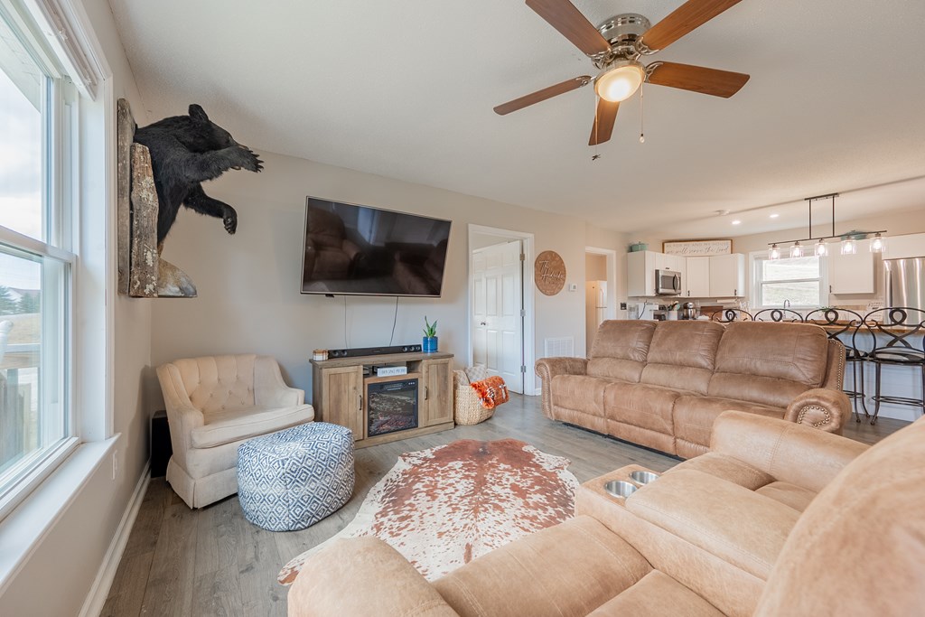 Rural Retreat, Virginia 24368, United States, 3 Bedrooms Bedrooms, ,2 BathroomsBathrooms,Residential,Contingent,85984