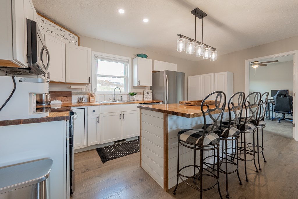 Rural Retreat, Virginia 24368, United States, 3 Bedrooms Bedrooms, ,2 BathroomsBathrooms,Residential,Contingent,85984