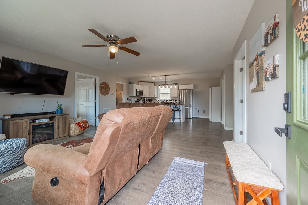 Rural Retreat, Virginia 24368, United States, 3 Bedrooms Bedrooms, ,2 BathroomsBathrooms,Residential,Contingent,85984