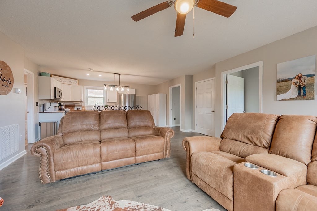 Rural Retreat, Virginia 24368, United States, 3 Bedrooms Bedrooms, ,2 BathroomsBathrooms,Residential,Contingent,85984