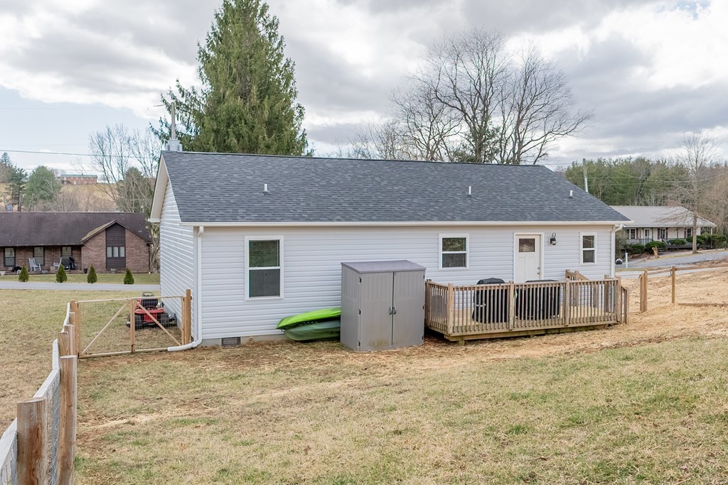 Rural Retreat, Virginia 24368, United States, 3 Bedrooms Bedrooms, ,2 BathroomsBathrooms,Residential,Contingent,85984