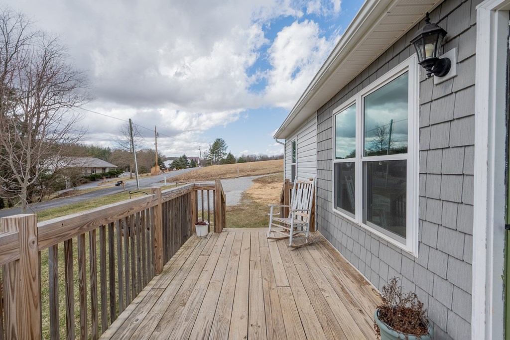 Rural Retreat, Virginia 24368, United States, 3 Bedrooms Bedrooms, ,2 BathroomsBathrooms,Residential,Contingent,85984