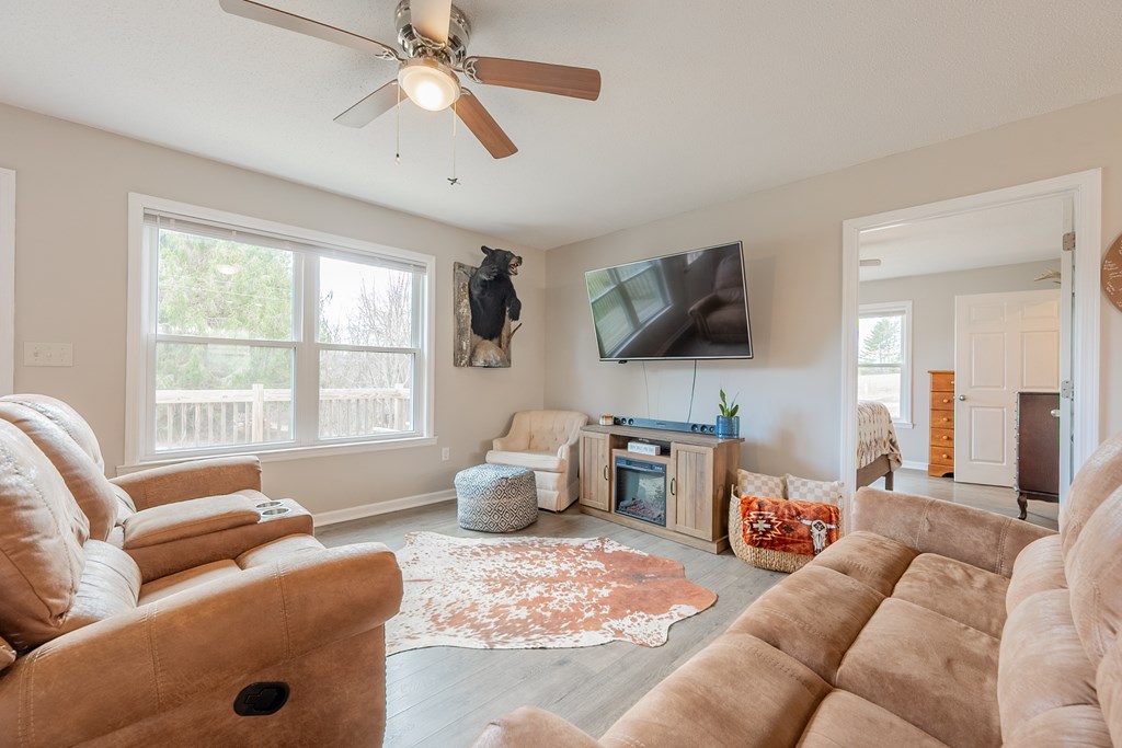 Rural Retreat, Virginia 24368, United States, 3 Bedrooms Bedrooms, ,2 BathroomsBathrooms,Residential,Contingent,85984