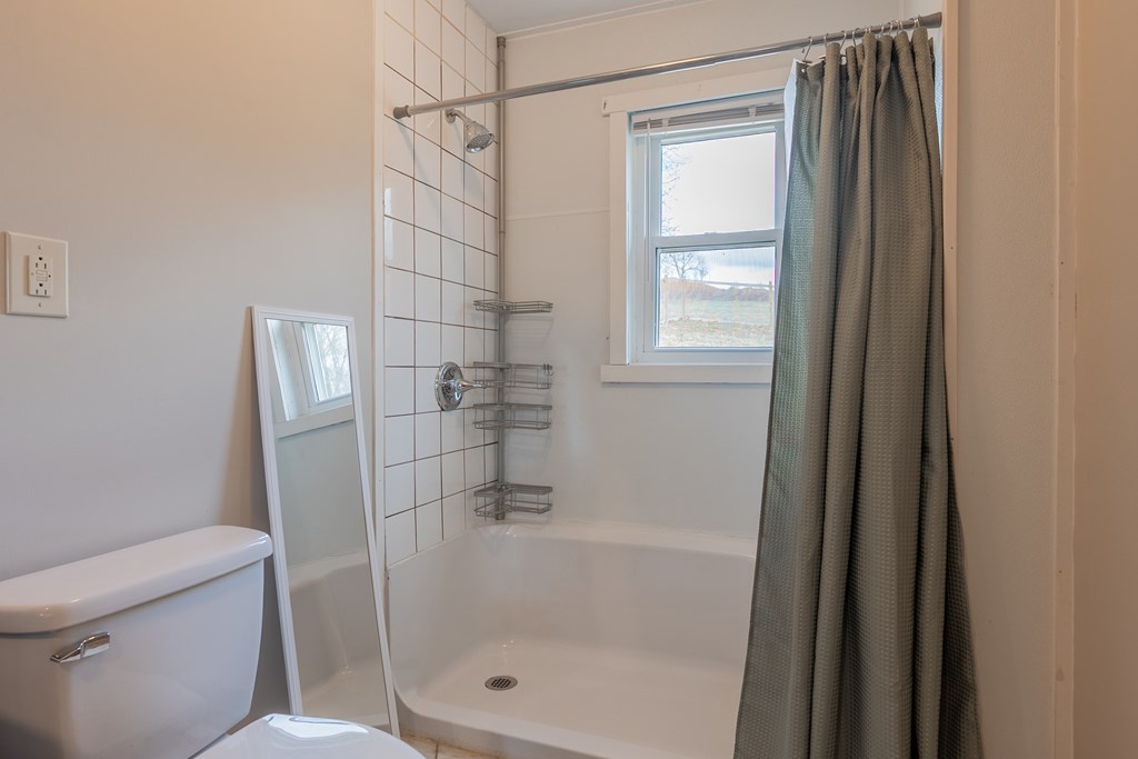 Rural Retreat, Virginia 24368, United States, 3 Bedrooms Bedrooms, ,2 BathroomsBathrooms,Residential,Contingent,85984