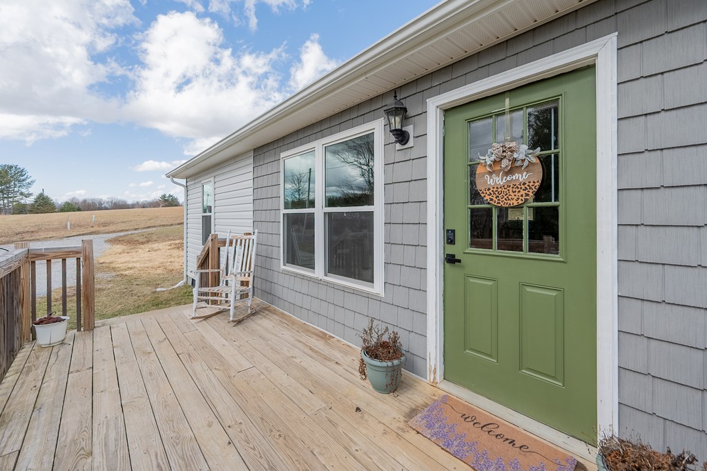 Rural Retreat, Virginia 24368, United States, 3 Bedrooms Bedrooms, ,2 BathroomsBathrooms,Residential,Contingent,85984