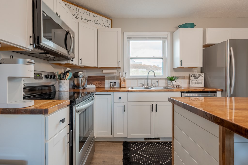 Rural Retreat, Virginia 24368, United States, 3 Bedrooms Bedrooms, ,2 BathroomsBathrooms,Residential,Contingent,85984