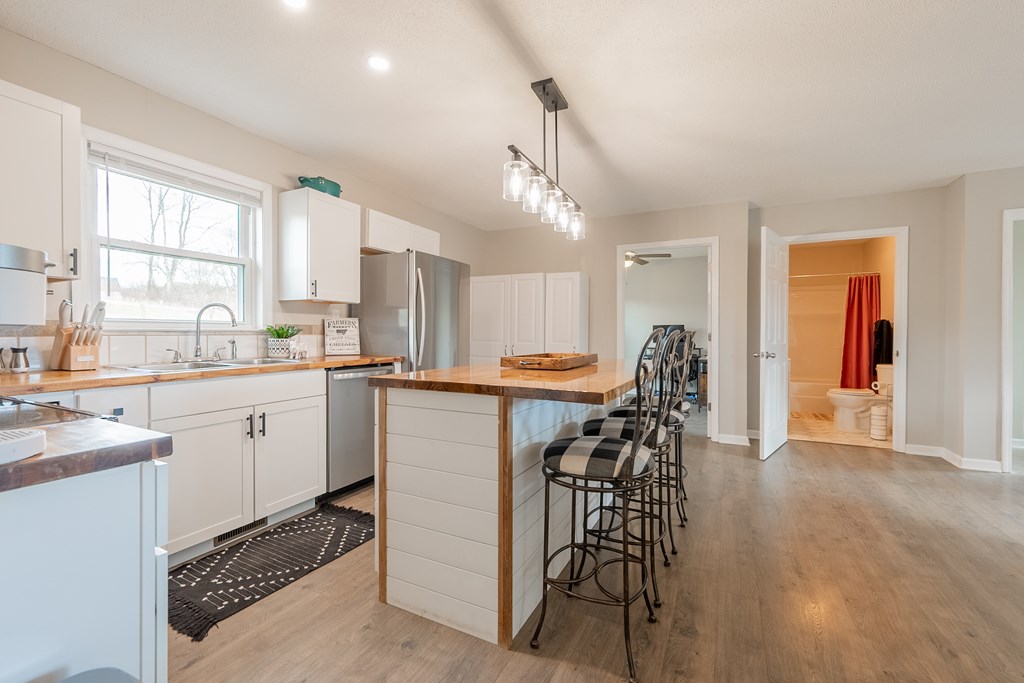 Rural Retreat, Virginia 24368, United States, 3 Bedrooms Bedrooms, ,2 BathroomsBathrooms,Residential,Contingent,85984