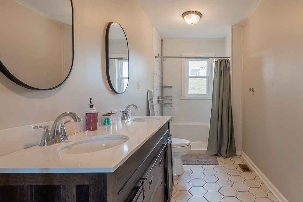 Rural Retreat, Virginia 24368, United States, 3 Bedrooms Bedrooms, ,2 BathroomsBathrooms,Residential,Contingent,85984