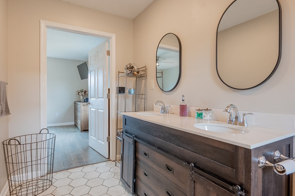 Rural Retreat, Virginia 24368, United States, 3 Bedrooms Bedrooms, ,2 BathroomsBathrooms,Residential,Contingent,85984