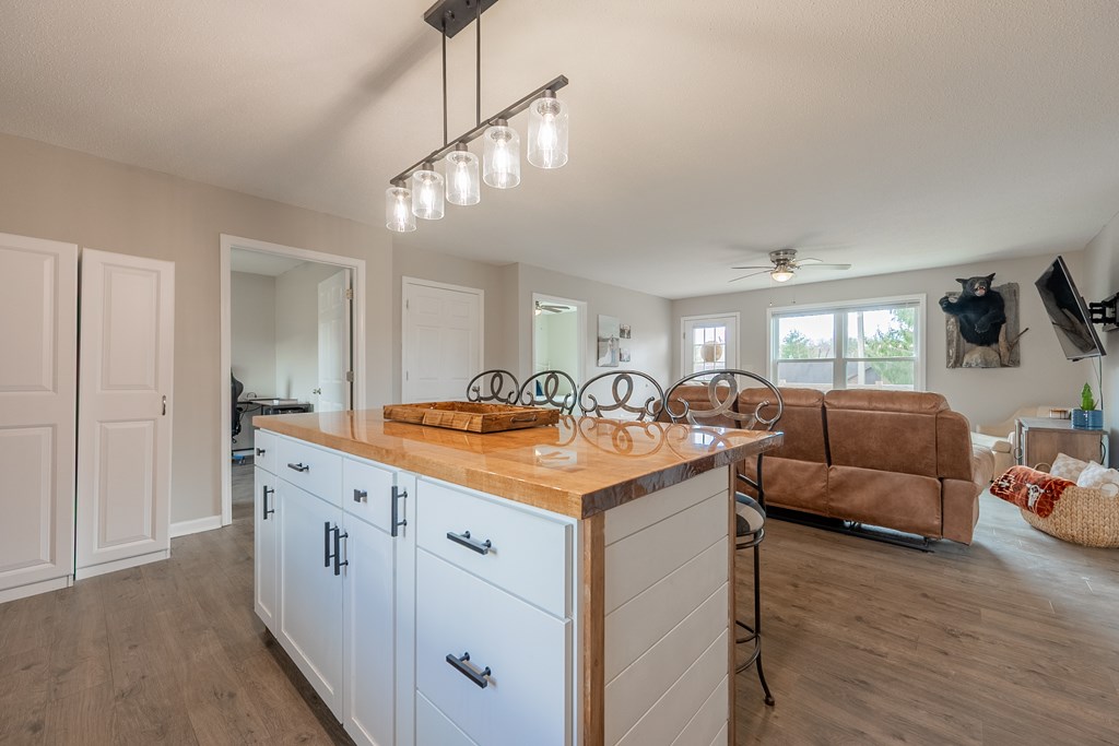 Rural Retreat, Virginia 24368, United States, 3 Bedrooms Bedrooms, ,2 BathroomsBathrooms,Residential,Contingent,85984