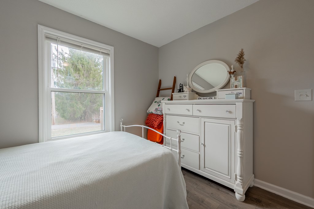 Rural Retreat, Virginia 24368, United States, 3 Bedrooms Bedrooms, ,2 BathroomsBathrooms,Residential,Contingent,85984