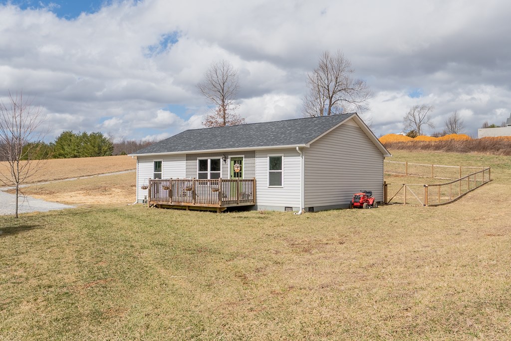 Rural Retreat, Virginia 24368, United States, 3 Bedrooms Bedrooms, ,2 BathroomsBathrooms,Residential,Contingent,85984