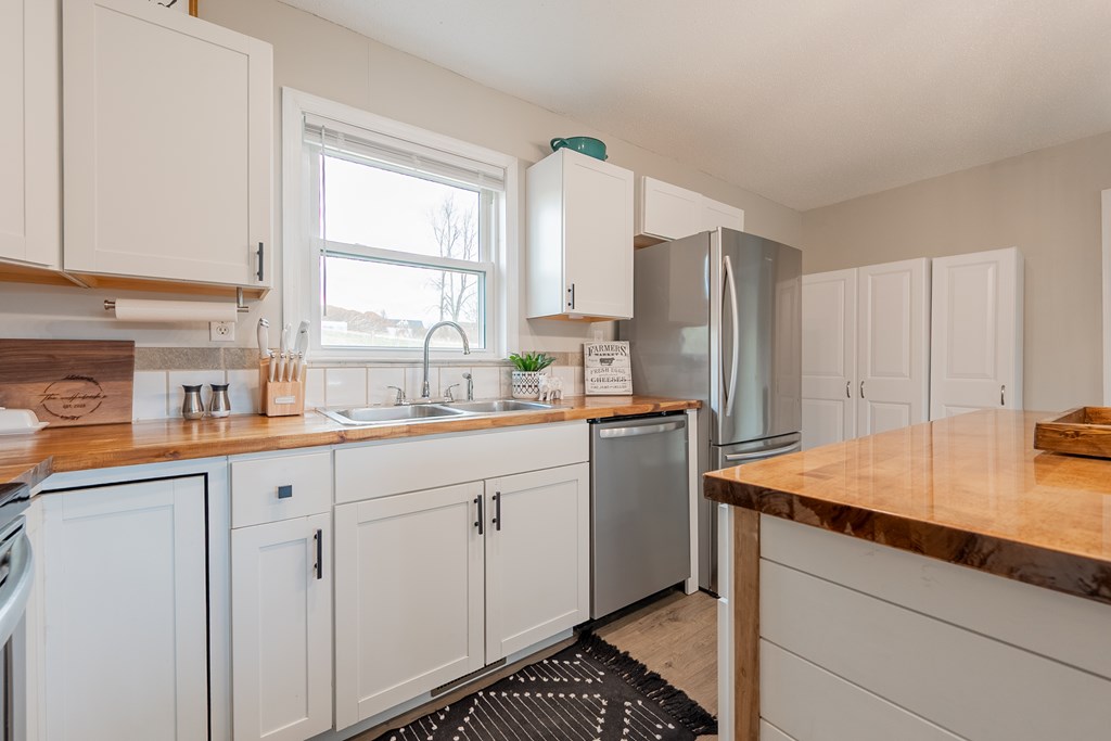 Rural Retreat, Virginia 24368, United States, 3 Bedrooms Bedrooms, ,2 BathroomsBathrooms,Residential,Contingent,85984