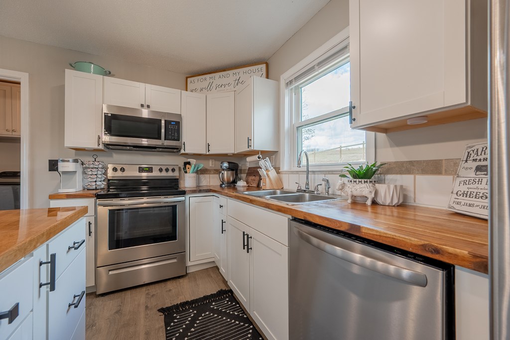 Rural Retreat, Virginia 24368, United States, 3 Bedrooms Bedrooms, ,2 BathroomsBathrooms,Residential,Contingent,85984