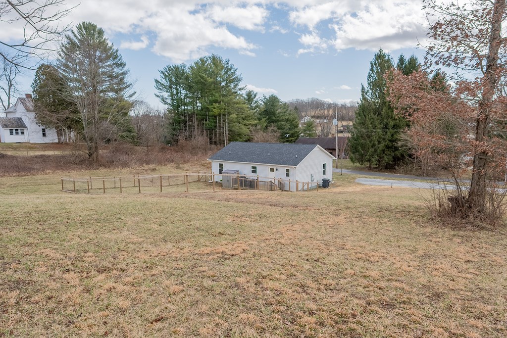 Rural Retreat, Virginia 24368, United States, 3 Bedrooms Bedrooms, ,2 BathroomsBathrooms,Residential,Contingent,85984