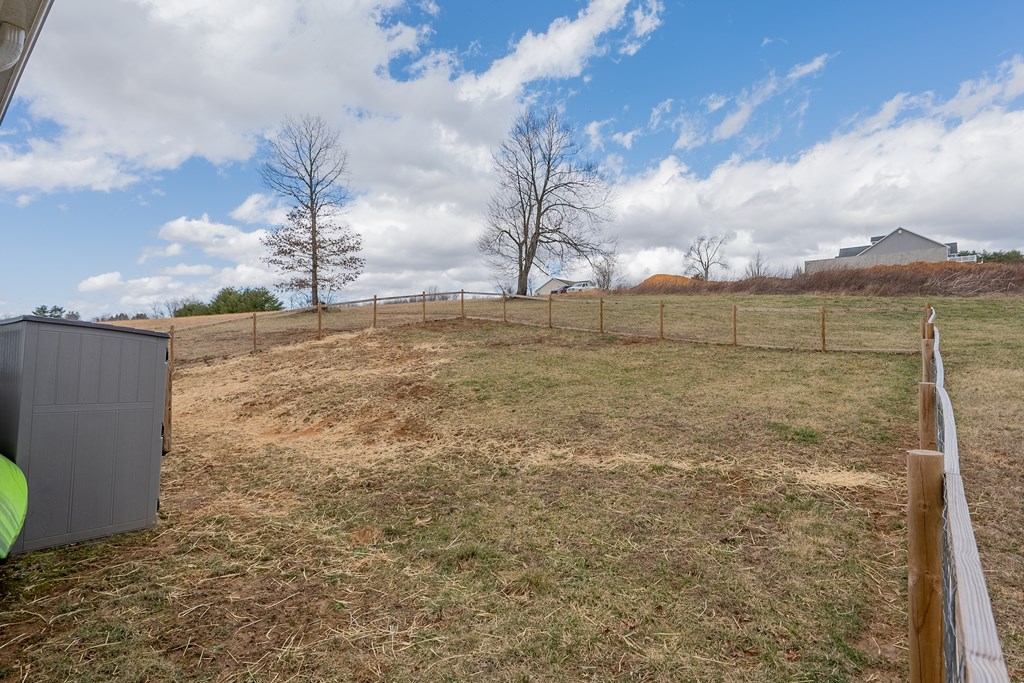 Rural Retreat, Virginia 24368, United States, 3 Bedrooms Bedrooms, ,2 BathroomsBathrooms,Residential,Contingent,85984