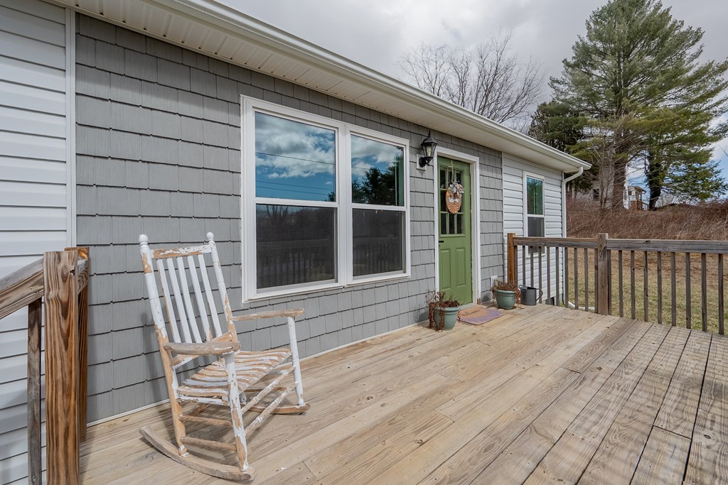 Rural Retreat, Virginia 24368, United States, 3 Bedrooms Bedrooms, ,2 BathroomsBathrooms,Residential,Contingent,85984