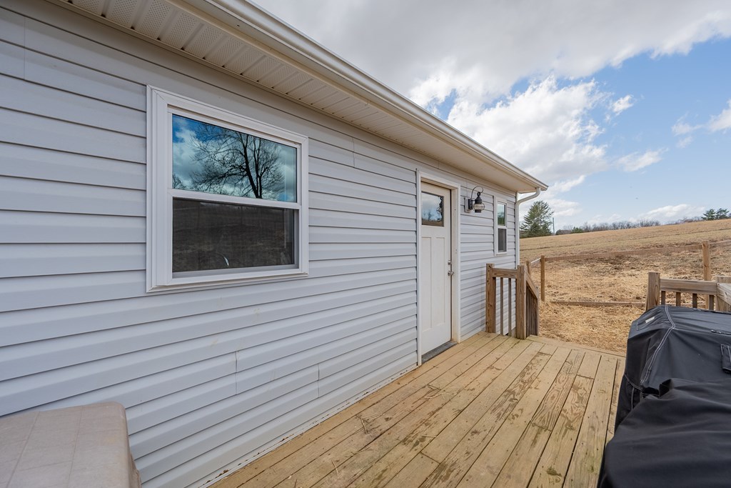 Rural Retreat, Virginia 24368, United States, 3 Bedrooms Bedrooms, ,2 BathroomsBathrooms,Residential,Contingent,85984