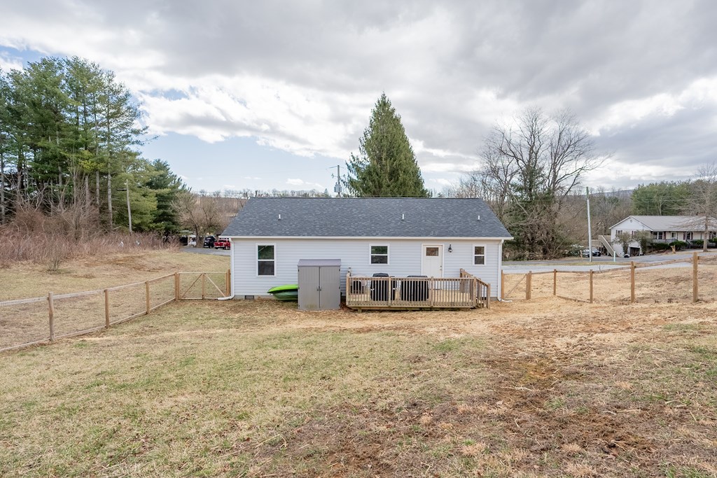 Rural Retreat, Virginia 24368, United States, 3 Bedrooms Bedrooms, ,2 BathroomsBathrooms,Residential,Contingent,85984